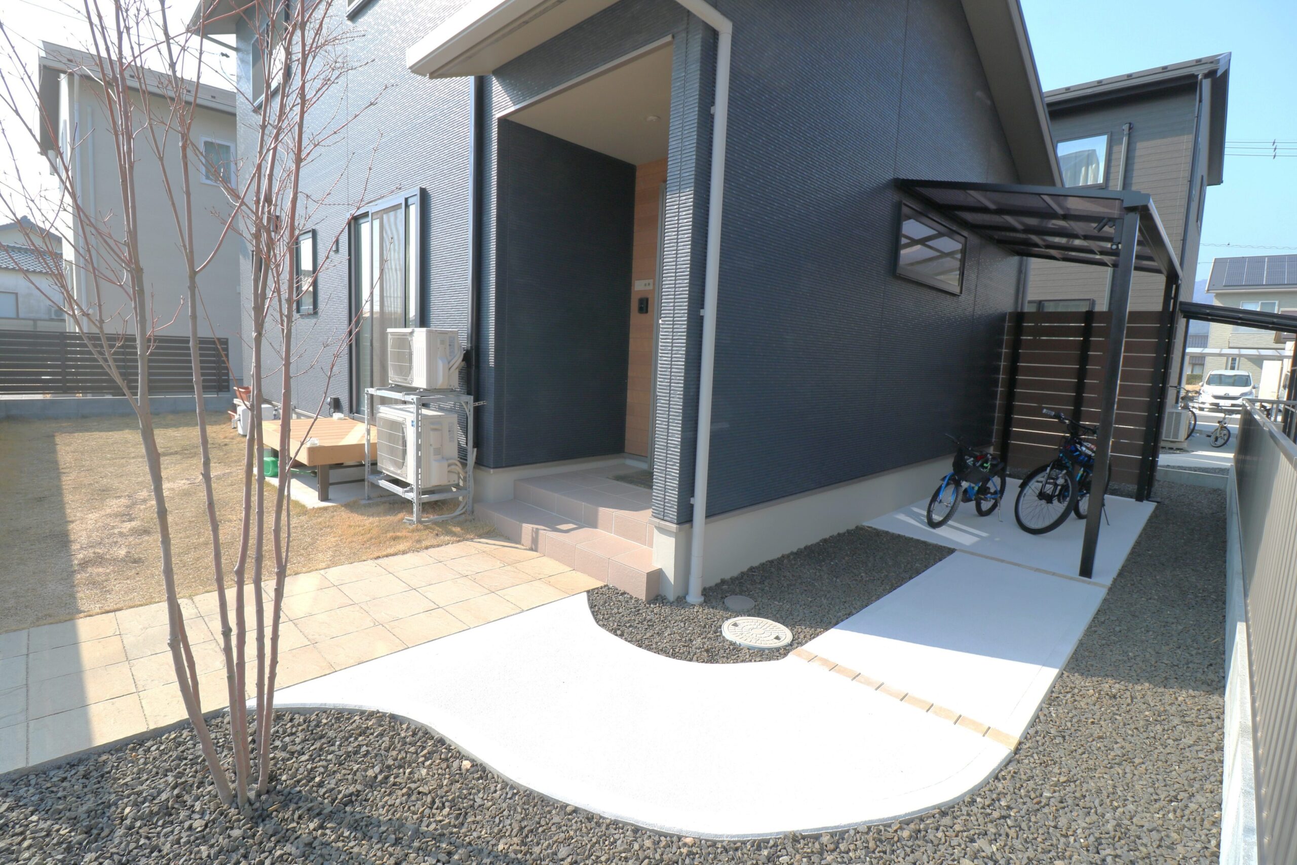 自転車収納は外がいい