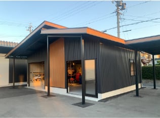 鉄骨ガレージの内観と設備