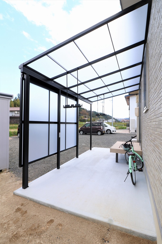 自転車置き場のテラス 施工例